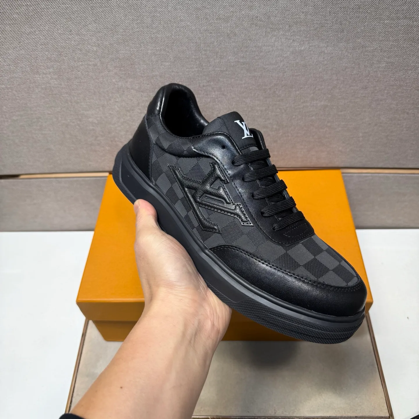 ⬛️Ex-factory price p400 [LV~] Men's casual shoes, 2025z cabinet sales simultaneously 🔶Code number: 38-44#️⃣ 🔷3 colors🔜The upper is made of multi-material splicing ➕Genuine leather lining, comfortable and breathable, sole: original comfortable and wear-resistant outsole, ⚠️real thing📱photographed🎬real thing is better📢📢📢